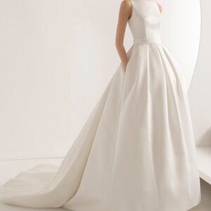 Rosa Clara "Araceli" Wedding Gown (Unaltered)